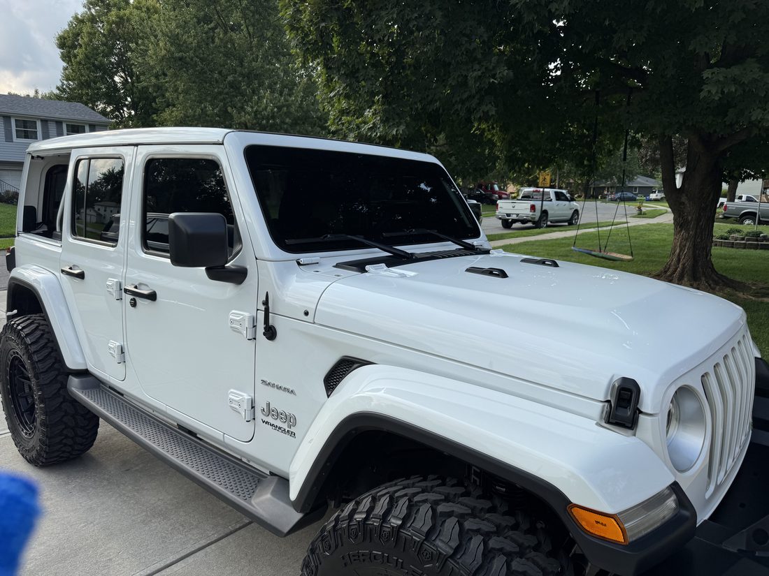 Jeep Wrangler Sahara — full side tint
